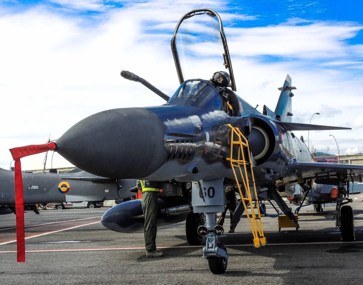 Un avión de combate de la Fuerza Aeroespacial Colombiana. Un avión de combate de la Fuerza Aeroespacial Colombiana.