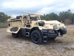 Los veh�culos de reabastecimiento VRP est�n llegando al 4� Regimiento de Helic�pteros de Fuerzas Especiales francesas.