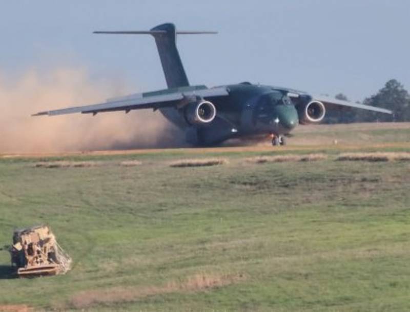 Un avión de transporte KC-390 de Embraer. Un avión de transporte KC-390 de Embraer.