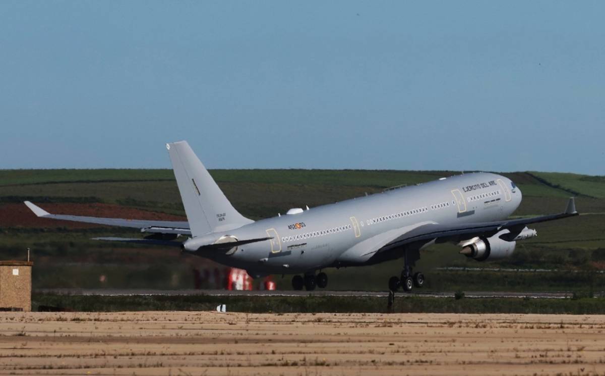El primer A330-200 MRTT del Ejrcito del Aire y del Espacio despegando desde la base de Torrejn. (Foto Julio Maz)