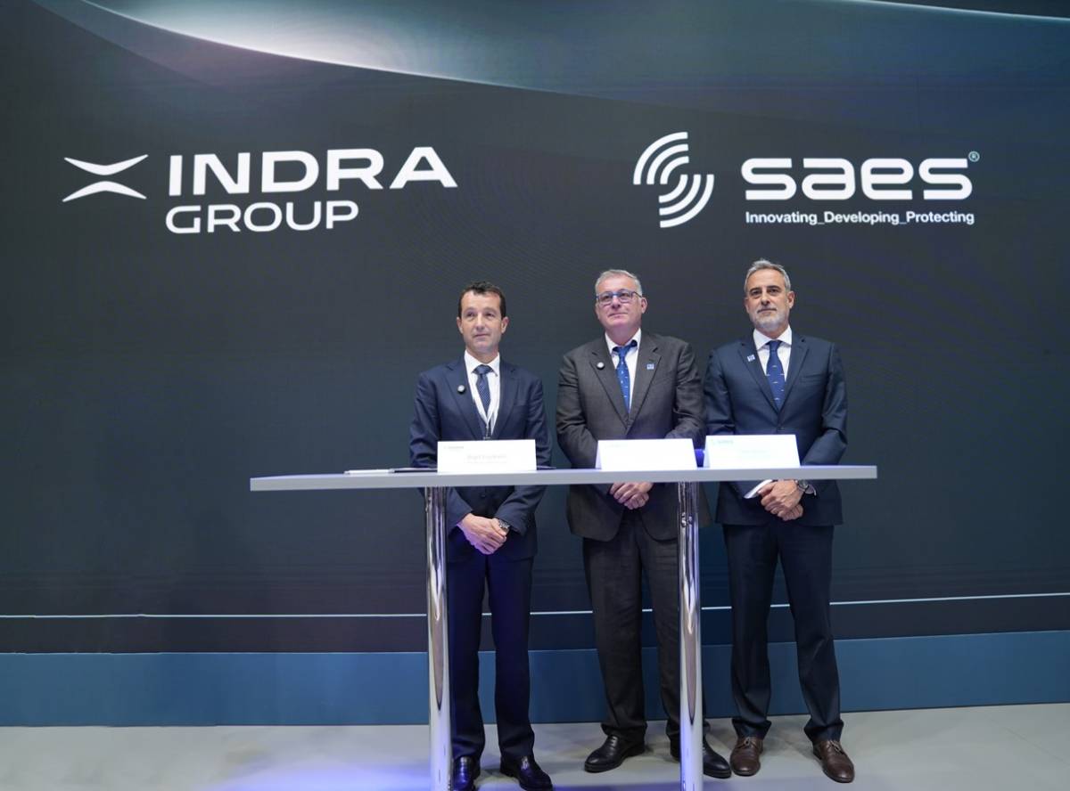 Firma del MoU en FEINDEF. (foto: Indra)