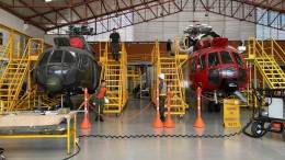 Helic�pteros Mi-17 colombianos en mantenimiento.