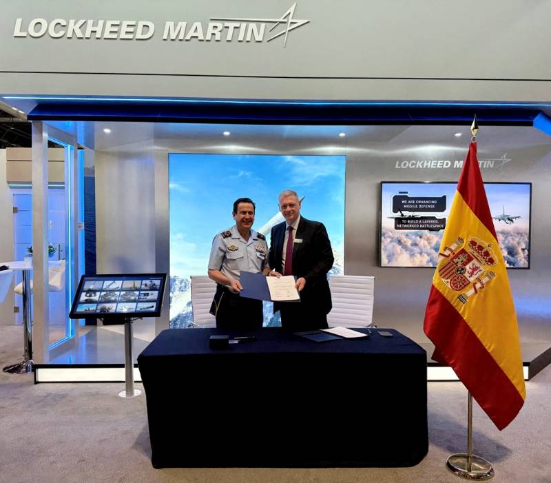 Firma del acuerdo en FEINDEF. (foto: Lockheed Martin)