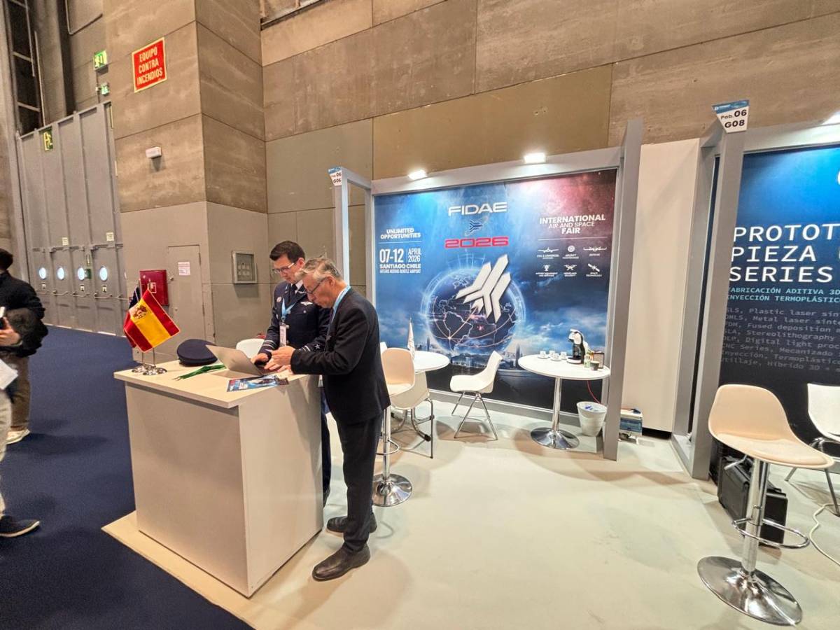 Stand de FIDAE en FEINDEF. (foto: FIDAE)