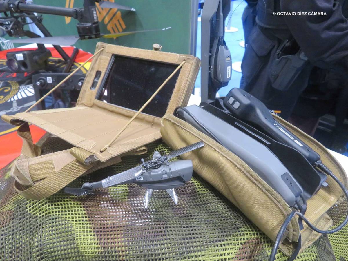 El Grupo de Acción Rápida de la Guardia Civil dispone ya de los avanzados microdrones Black Hornet (Octavio Díez Cámara) El Grupo de Acción Rápida de la Guardia Civil dispone ya de los avanzados microdrones Black Hornet (Octavio Díez Cámara)