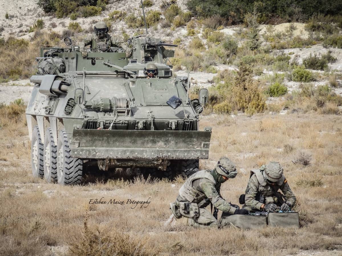 Zapadores del Ejército de Tierra durante unas maniobras. (foto: Esteban Maiza) Zapadores del Ejército de Tierra durante unas maniobras. (foto: Esteban Maiza)