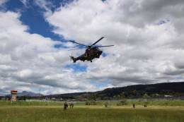 Prcticas de rescate con un helicptero Sper Puma.