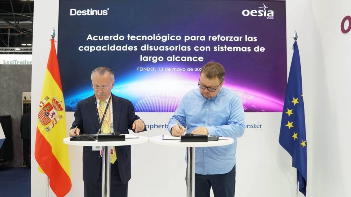 Firma del acuerdo en FEINDEF. (foto: Grupo Oesía) Firma del acuerdo en FEINDEF. (foto: Grupo Oesía)