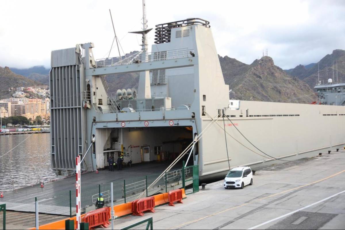 Puerta de embarque del buque “El Camino Español”. Puerta de embarque del buque “El Camino Español”.