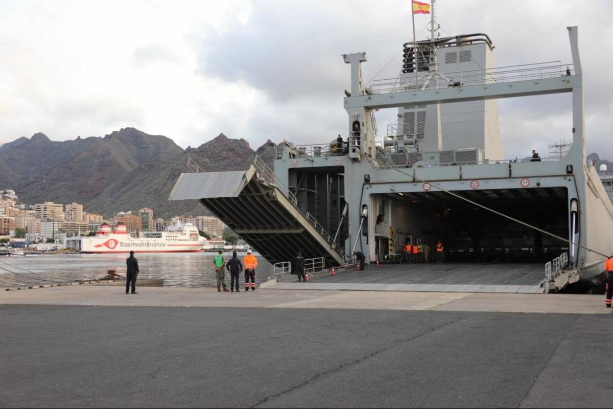 Puerta de embarque del buque “El Camino Español”. Puerta de embarque del buque “El Camino Español”.