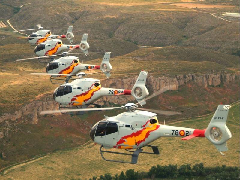 La Patrulla Aspa participará en el desfile aéreo en el acto central del DIFAS 25 y en la exhibición dinámica. Foto archivo Ejército del Aire. La Patrulla Aspa participará en el desfile aéreo en el acto central del DIFAS 25 y en la exhibición dinámica. Foto archivo Ejército del Aire.