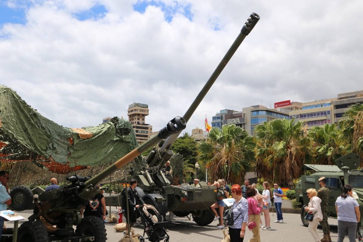 Piezas de Artillería del Regimiento de Artillería de Campaña N.º 93 en la exposición estática . Foto archivo DIFAS 24. Piezas de Artillería del Regimiento de Artillería de Campaña N.º 93 en la exposición estática . Foto archivo DIFAS 24.