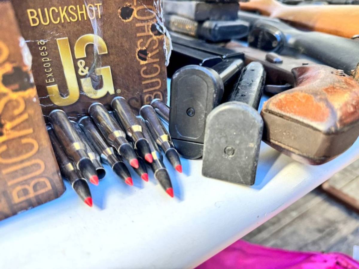 Entre las municiones incautadas figuran un lote de proyectiles .308 Winchester (7,62 x 51 mm) para cacería, identificables por la punta roja, y calibre 12GA. Estos últimos fabricados por J&G Excopesa (España). Entre las municiones incautadas figuran un lote de proyectiles .308 Winchester (7,62 x 51 mm) para cacería, identificables por la punta roja, y calibre 12GA. Estos últimos fabricados por J&G Excopesa (España).