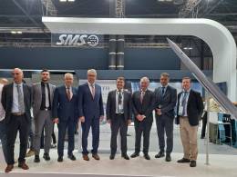 Joachim Sucker (Director de OCCAR) junto con representantes de la Comisin Europea, de la divisin de programa de HYDEF de OCCAR y del equipo directivo de SMS en FEINDEF 25.