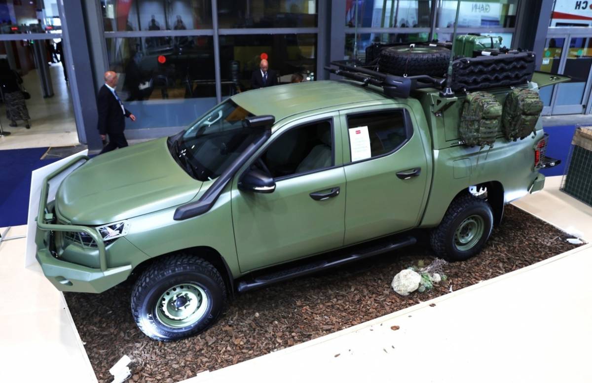 El nuevo 4x4 Iturri “Landtrek” expuesto en el stand de la empresa en FEINDEF. (foto Julio Maíz) El nuevo 4x4 Iturri “Landtrek” expuesto en el stand de la empresa en FEINDEF. (foto Julio Maíz)