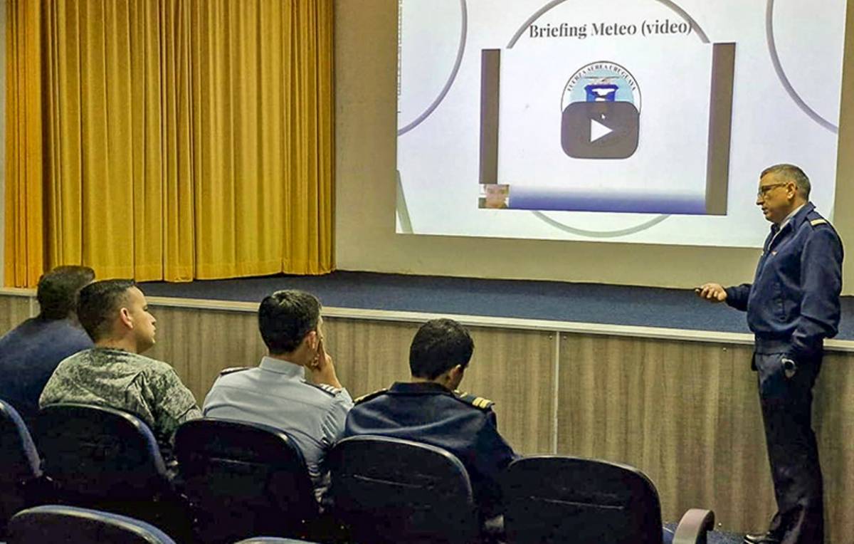 Primer encuentro sudamericano de meteorólogos militares promovido por la Fuerza Aérea Uruguaya. Primer encuentro sudamericano de meteorólogos militares promovido por la Fuerza Aérea Uruguaya.