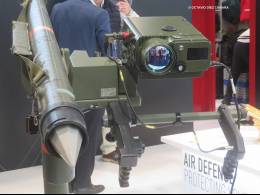 El puesto de tiro individual del sistema Mistral se actualiza en lo que es el misil que dispara, de una mejor envolvente de vuelo, y del equipo que permite la accin. (Octavio Dez Cmara)