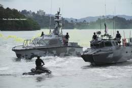 Numerosos medios navales fueron mostrados a los que visitamos algunos de los espacios donde se desarrollaba la feria malaya LIMA 25. (Octavio Dez Cmara)