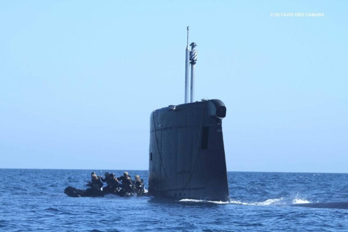 La FGNE trabaja activamente con los submarinos de la Armada para cometidos que, como los de insercin y extraccin, les llevarn de forma discreta a las proximidades de la zona de operaciones.  (Octavio Dez Cmara)