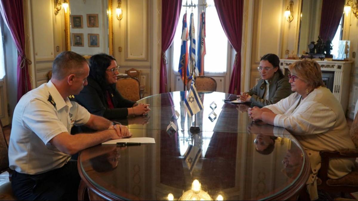 Reunin de la ministra de defensa uruguaya con la embajadora de Israel.