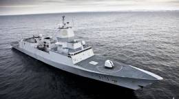 La F-313 Helge Ingstad, an intacta (foto Real Marina Noruega)