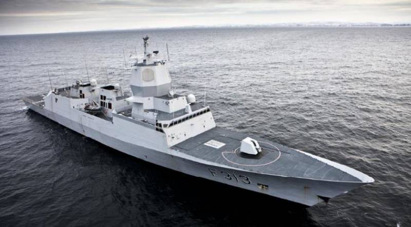 La F-313 “Helge Ingstad”, aún intacta (foto Real Marina Noruega) La F-313 “Helge Ingstad”, aún intacta (foto Real Marina Noruega)