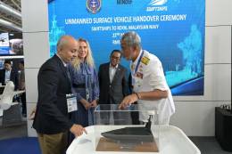La ceremonia de entrega del USV S3-HP tuvo lugar oficialmente durante LIMA 25 en Langkawi.