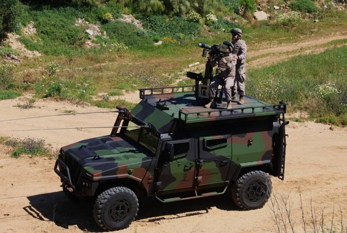El sistema VAMTAC ST5 transformado para portar en su parte superior el sistema antiareo MBDA Mistral. (foto Julio Maz)