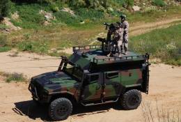 El sistema VAMTAC ST5 transformado para portar en su parte superior el sistema antiareo MBDA Mistral. (foto Julio Maz)