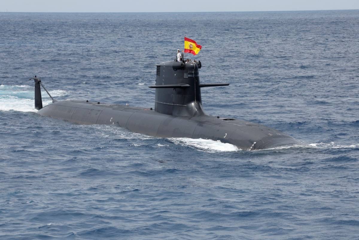 El submarino S-81 navegando en el curso de la parada naval del 6 de junio. (foto MDE) El submarino S-81 navegando en el curso de la parada naval del 6 de junio. (foto MDE)