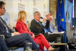 Jos� Vicente de los Mozos en el European Defence & Security Summit (foto: Indra)