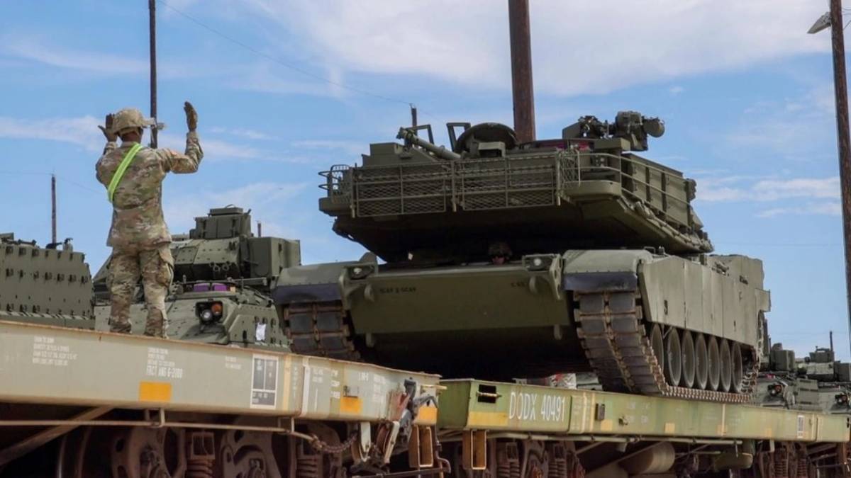 Preparación en una plataforma de tren de tanques de batalla principales M1A2 SEPv3 Abrams de la 1.ª División de Caballería. (Foto U.S. Army) Preparación en una plataforma de tren de tanques de batalla principales M1A2 SEPv3 Abrams de la 1.ª División de Caballería. (Foto U.S. Army)