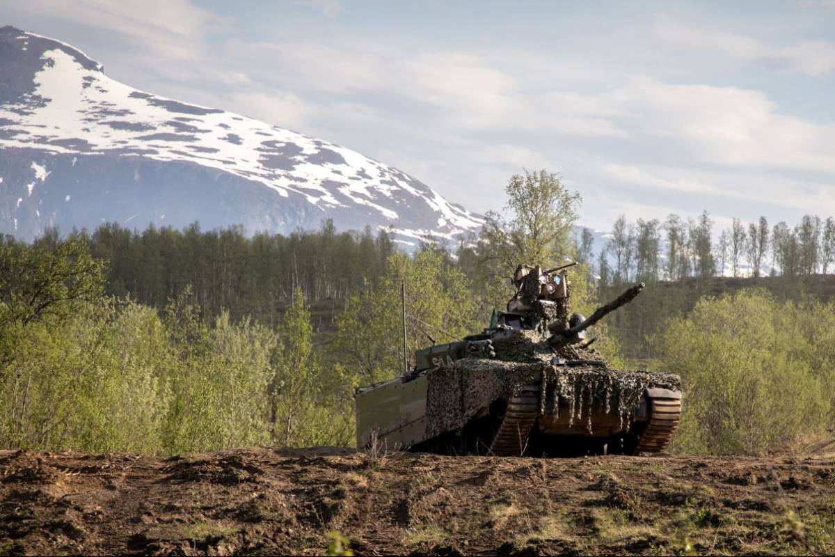 Un CV90 de las Fuerzas Armadas de Noruega (Norwegian Armed Forces) Un CV90 de las Fuerzas Armadas de Noruega (Norwegian Armed Forces)