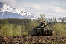 Un CV90 de las Fuerzas Armadas de Noruega (Norwegian Armed Forces)
