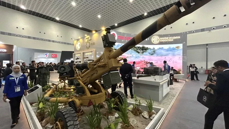 Malasia habría recibido ya los primeros ejemplares del obús remolcado Boran diseñado y fabricado por la turca MKE. Foto: Octavio Díez Cámara Malasia habría recibido ya los primeros ejemplares del obús remolcado Boran diseñado y fabricado por la turca MKE. Foto: Octavio Díez Cámara