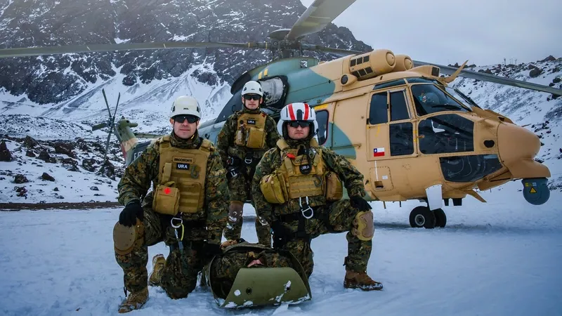 Un Cougar del Ejrcito de Chile en un ejercicio de montaa.