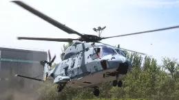 El futuro helicptero de la Armada NH90 MSPT 03 despegando tras ser expuesto en FEINDEF. Foto: Julio Maz