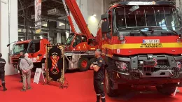 La nueva gra Grove junto con la incorporacin de nuevas tractoras Renault Trucks K 520 proporcionan nuevas capacidades a la UME. Foto: Antonio Ros Pau