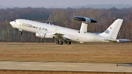 Un avin AWACS de alerta temprana de la OTAN despegando. Foto: OTAN