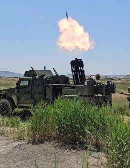 Momento del disparo del mortero en el polgono de tiro de Bardenas. (foto: Ejrcito del Aire y del Espacio)