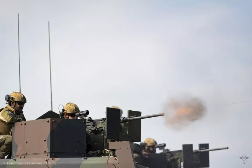 Los 4x4 blindados Urovesa VAMTAC ST5, armados con ametralladoras pesadas Browning de 12,70 mm equipadas con miras de la firma Trijicon, proporcionan un excelente apoyo de fuego. (foto EMAD Francia)