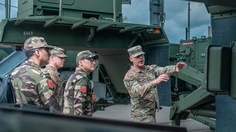Visita de la delegación marroquí a las instalaciones americanas en Alemania para conocer los Patriot. Visita de la delegación marroquí a las instalaciones americanas en Alemania para conocer los Patriot.