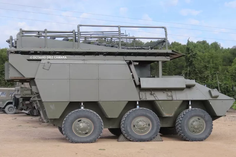 El Ejército de Tierra dispone de varios BMR600 especialmente modificados para materializar acciones específicas asociadas a la genérica de Guerra Electrónica. Foto: Octavio Díez Cámara El Ejército de Tierra dispone de varios BMR600 especialmente modificados para materializar acciones específicas asociadas a la genérica de Guerra Electrónica. Foto: Octavio Díez Cámara