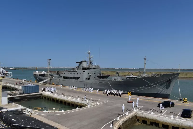 El buque de transporte logístico es apodado como el "Abuelo Gris" cuenta con 42 años de servicio en la Armada. El buque de transporte logístico es apodado como el "Abuelo Gris" cuenta con 42 años de servicio en la Armada.