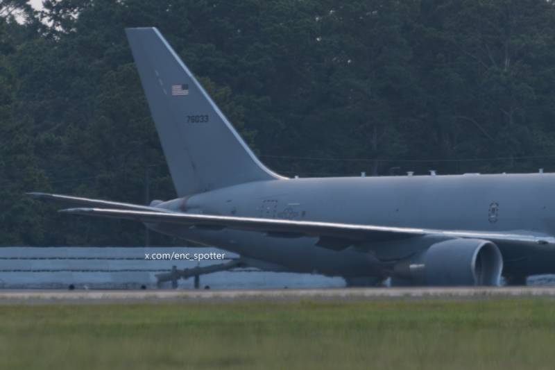 El avión con el boom dañado (enc_spotter via Air & Space Forces) El avión con el boom dañado (enc_spotter via Air & Space Forces)