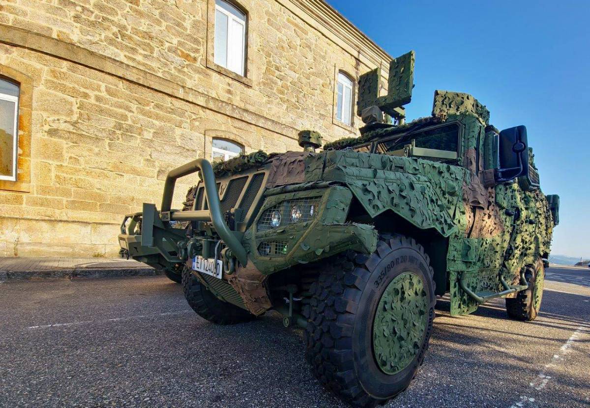 Toda la carrocería ha sido cubierta con la red Barracuda (Ejército de Tierra) Toda la carrocería ha sido cubierta con la red Barracuda (Ejército de Tierra)