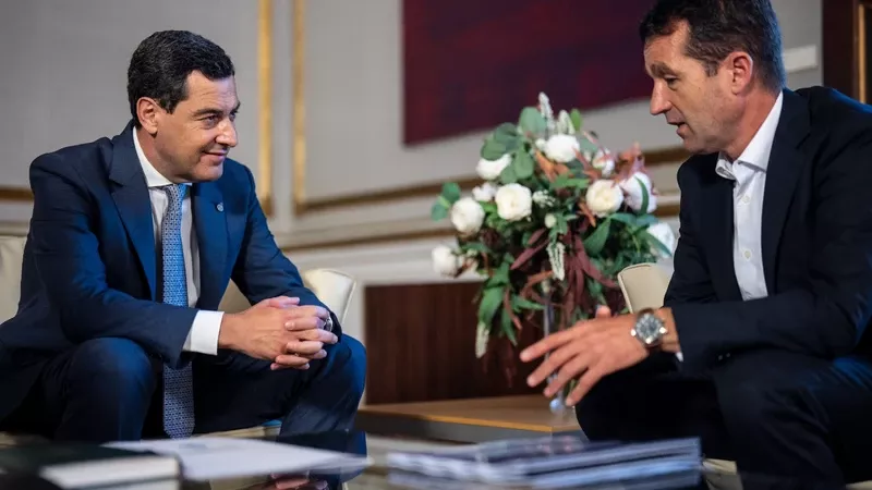 Reunin entre Escribano y Juan Manuel Moreno. Foto: Indra