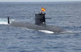 El S81 durante la revista naval con motivo del Día de las Fuerzas Armadas (Ministerio de Defensa)