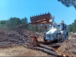 Una excavadora blindada JCB trabajando en la misin de Lbano. (foto: Ejrcito de Tierra)