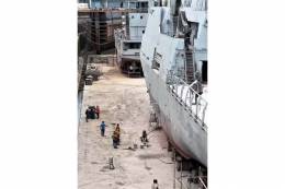 Trabajos de carenado en los buques de la Armada de Venezuela.